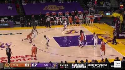 [Highlight] Cameron Payne puts LeBron James on an island, gets past him and scores over Montrezl Harrell