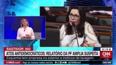 CNN: Material apreendido pela PF na casa de Allan dos Santos mostram que Bia Kicis: Discutia regularmente sobre a intervenção militar; Prestou informações falsas para a CPI das Fake News; Designou um Assessor para acompanhar os ''300 do Brasil''