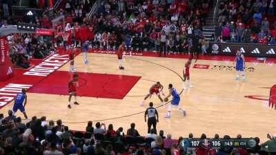 [Highlight] Dinwiddie with the clutch jumper to put the Mavs up 3