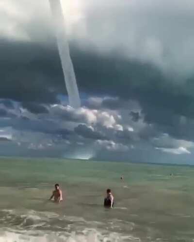 That’s a sight to see. Looks like a straw drinking water.