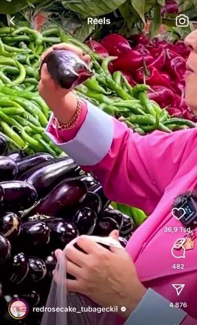 Imagine everything on the planet is cake… a beautiful nightmare 