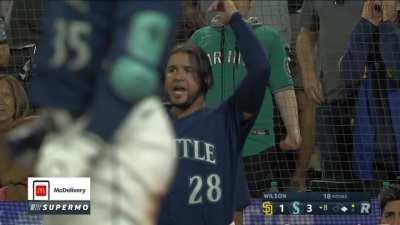 [Highlight] Tempers flare and warnings are issued in the 8th after Teoscar Hernandez is hit in the helmet following a go-ahead home run by Cal Raleigh