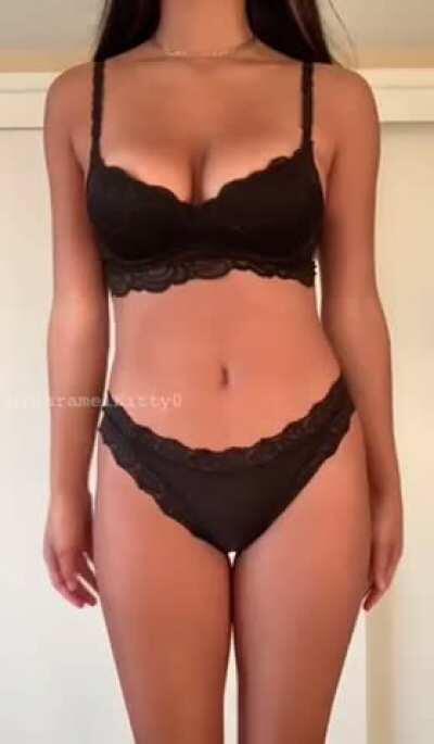 Jumping until my titties drop and my clothes disappear [OC]