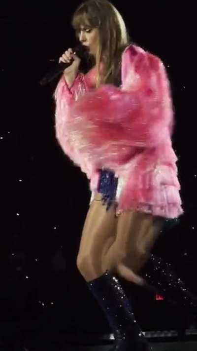 My wife had GREAT seats for the Eras tour in Houston. Thought you might enjoy a quick clip. 
