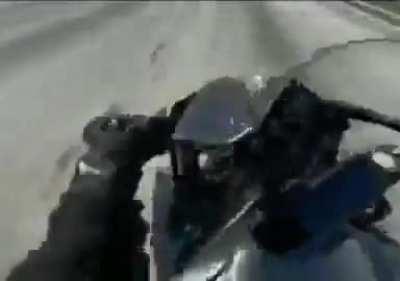 Motorcyclist gets speed wobbles on highway.