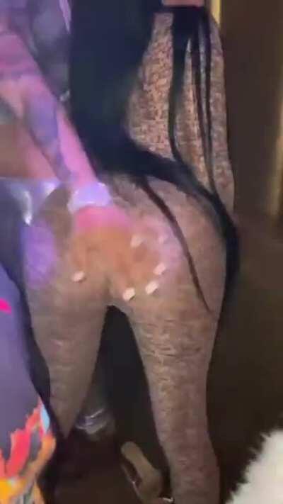 Turn Around And Make It Clap.