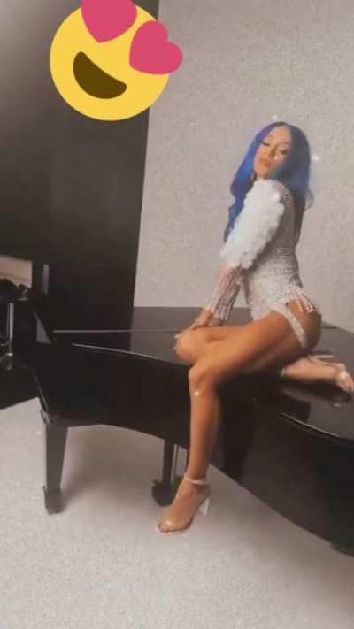 Sasha Banks I just love this tiny little body and her fucking legs 😈💦💦