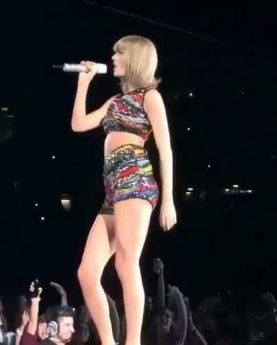 GODDESS WITH THE BOOTY SHAKE AND DROP