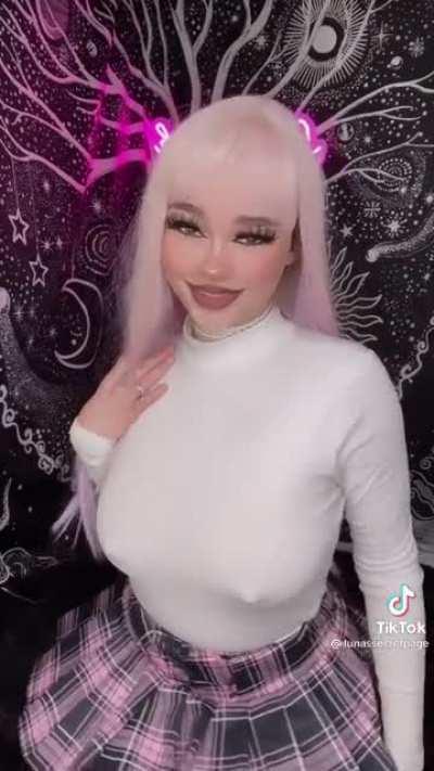 Hot 🔥 or Cold 🥶 [@lunassecretpage]