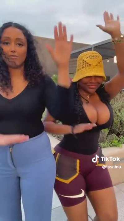 Big boobs 😋😋😋