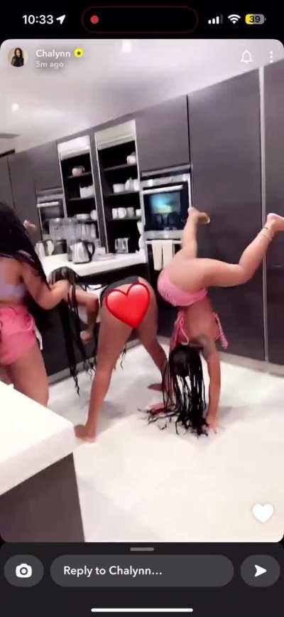 Jayda Wayda and Dess twerking