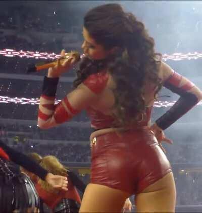 Selena Gomez on the job