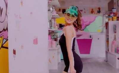 I can't stop jerking to Selena Gomez in that tight outfit