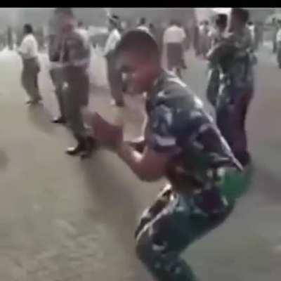 Essa semana depois de tanto enrolar me alistei na maior empresa de jardinagem estatal da América Latina! Desejanme boa sorte e que eu seja dispensado 👍