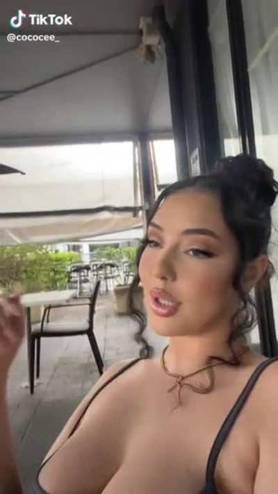 Where ya looking ð @cococee_