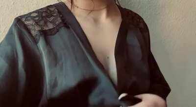 Looking for volunteers to suck their dick.. Anyone? (OC)