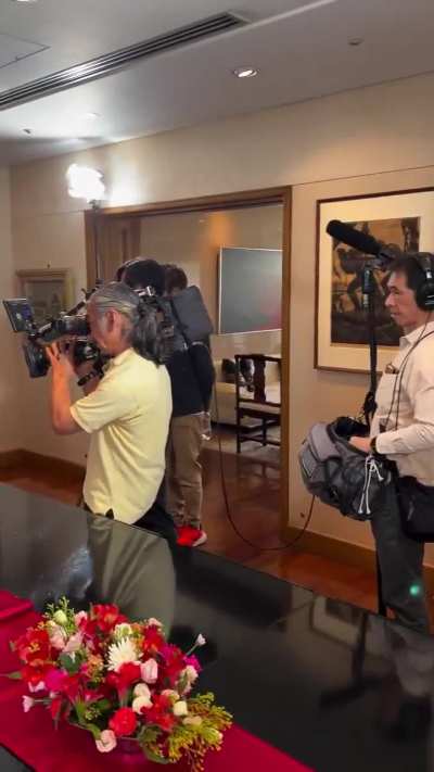La televisión japonesa TBS preparó un programa especial sobre el alma del asado argentino: el chimichurri. 📺🥩🌿