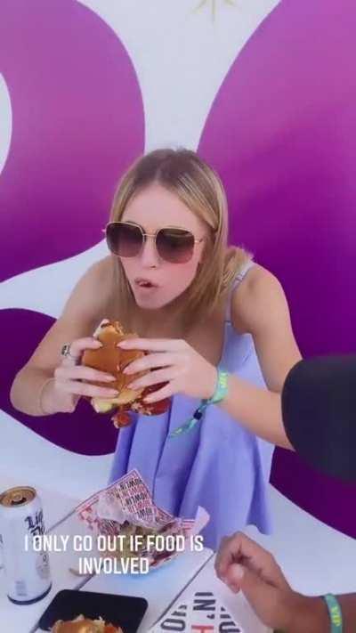 Old Instagram Story 🍔 Sydney Sweeney 😎