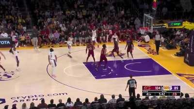 [Highlight] LeBron Finally hits a three after missing 16 straight