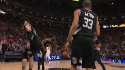 [Highlight] Lauri Markkanen continues his crusade against Euro bigs by demolishing Zubac