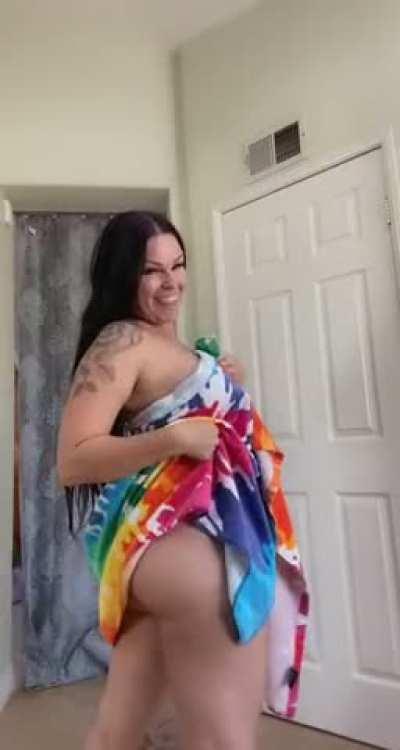 I let my neighbor jack off to me every morning from his window... just being a good neighbor!