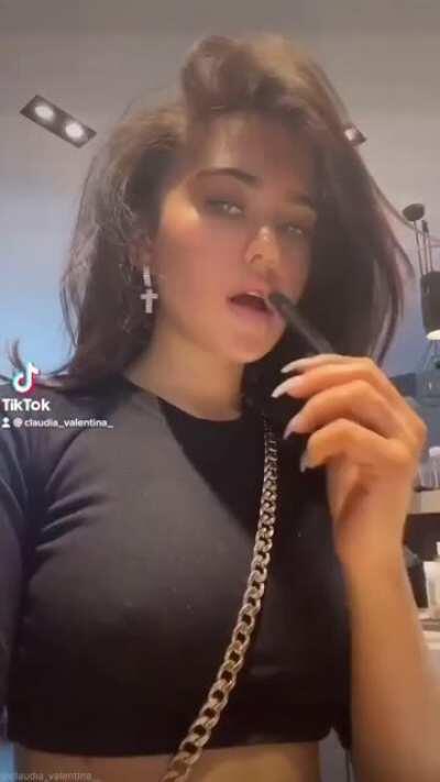 Claudia Valentina excells at Tik Tok