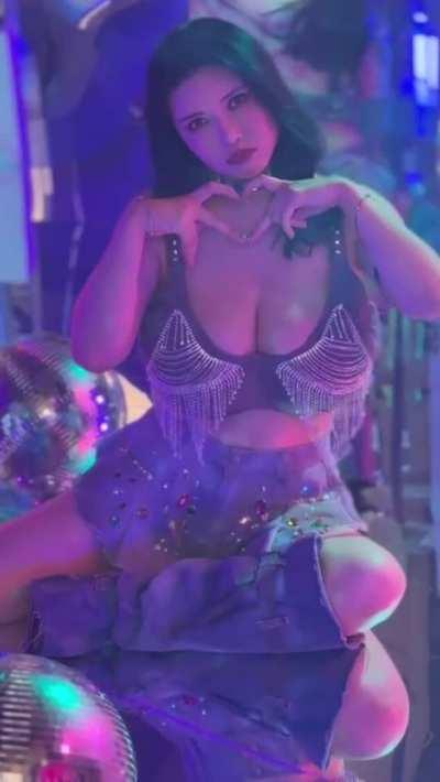 This is Anri new announcement, she is now in a new music group called 