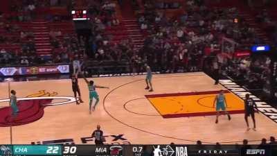 [Highlight] Tyler Herro with the Floater Buzzer Beating Three Pointer to End the First