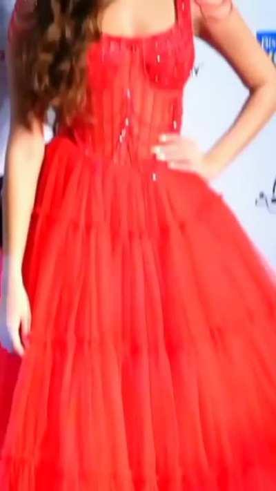 Tara Sutaria hot and beautiful at the same time 😍💙🤍🖤❤️🥵🤤