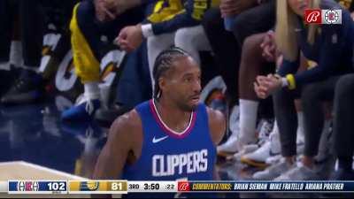 [Highlight] Kawhi Leonard with the slam dunk as he continues his out of hard drive experience tonight!