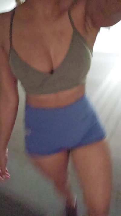 On my way to workout at the Airbnb gym