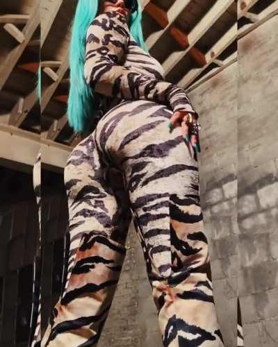 Que culo hermoso y como se le marca la conchita