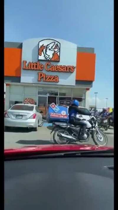 dominos le declara la guerra a liru cisars