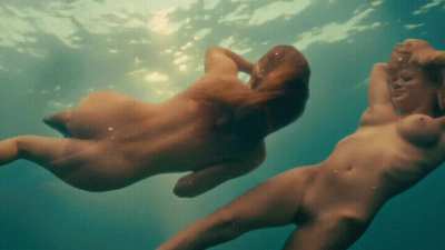 Kelly Brook, Riley Steele - PIRANHA 3D - 2010