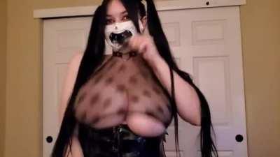 Bouncing out my 🖤 top