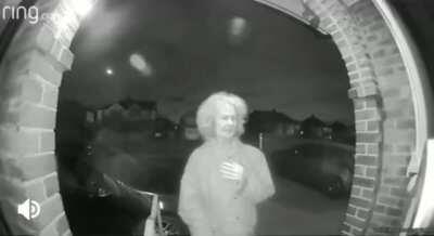 Old lady with a knife seen on a doorbell cam in the middle of the night