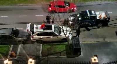 Una mujer destrozó con un matafuego la camioneta BMW X5 del abogado penalista Raúl Berizzo