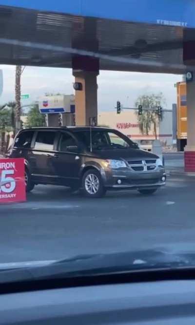 HMC While i try to pump gas