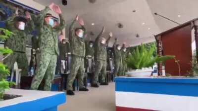 Ok kids, exercise muna tayo! DEBOLD, ikaw mag-lead.