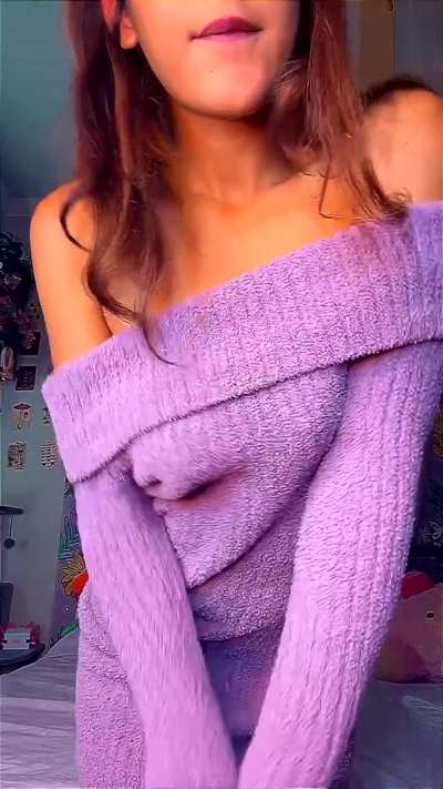 You can play with them if you’ll fuck me after :) 