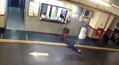 Microcentro: un tipo noquea a un playero porque encontró un rayón en el auto. El playero está internado con un coágulo en el cerebro