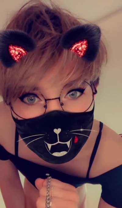 Excuse me, my eyes are up here 🖤