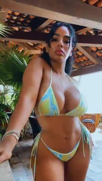 Ayisha Diaz (@ayishadiaz0)