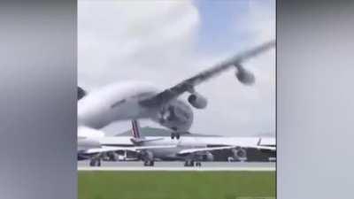 Funny Aviation Plane Dancing