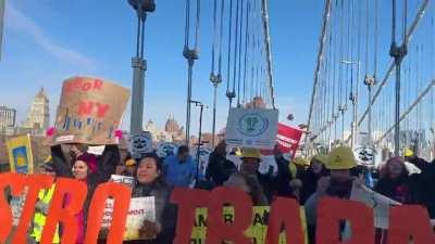 BREAKING: Excluded Workers have shut down the Manhattan bridge to demand @GovKathyHochul @CarlHeastie @AndreaSCousins pass the Unemployment Bridge Program to create a safety net for all workers. Let’s make sure we’re #ExcludedNoMore