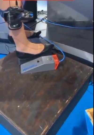 Педаль для управления скоростью текста в телесуфлёре