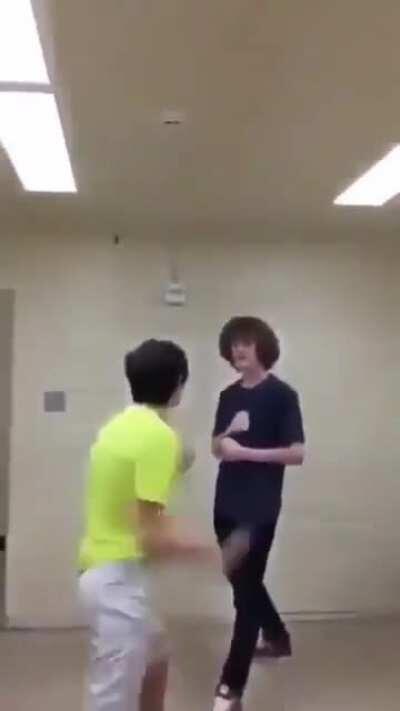 JDLSLDKALDMLANSKDK NE GÜZEL VURDU ŞLAK DİYE