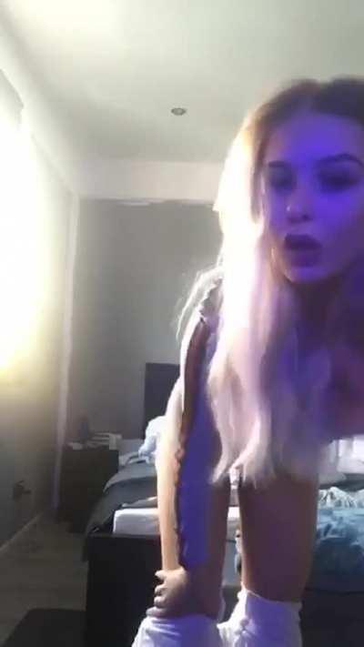 22 [F4M] [ Snapchat ] [kaycee_white03]Press the up arrow and I'll send an instant nude. Always in the mood for sexting👍