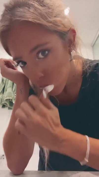 Lo hace a proposito la putita