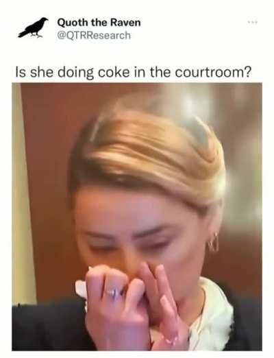 Amber doing coke in the courtroom?